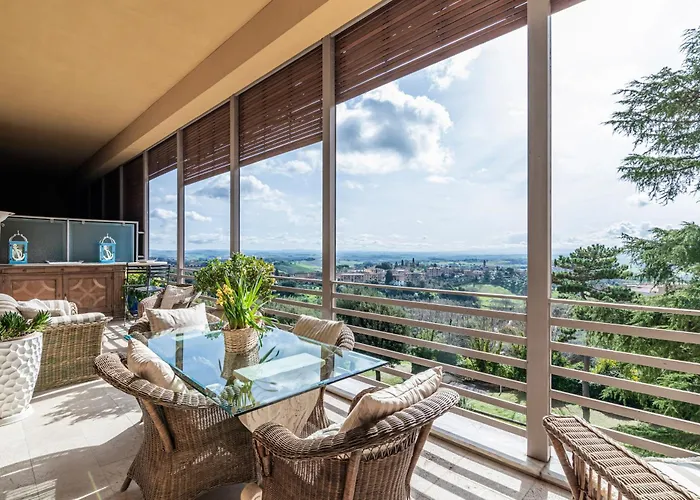 Porta Tufi Luxury Apartment With Private Parking!