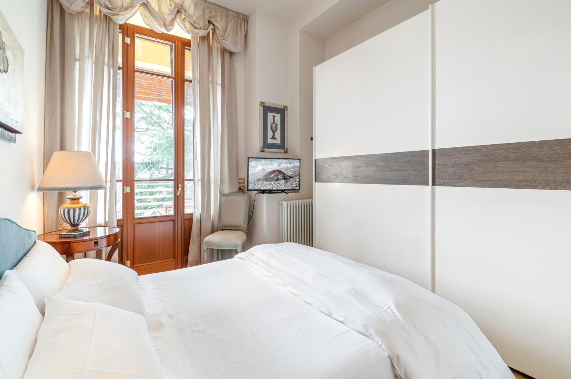 Porta Tufi Luxury With Private Parking!